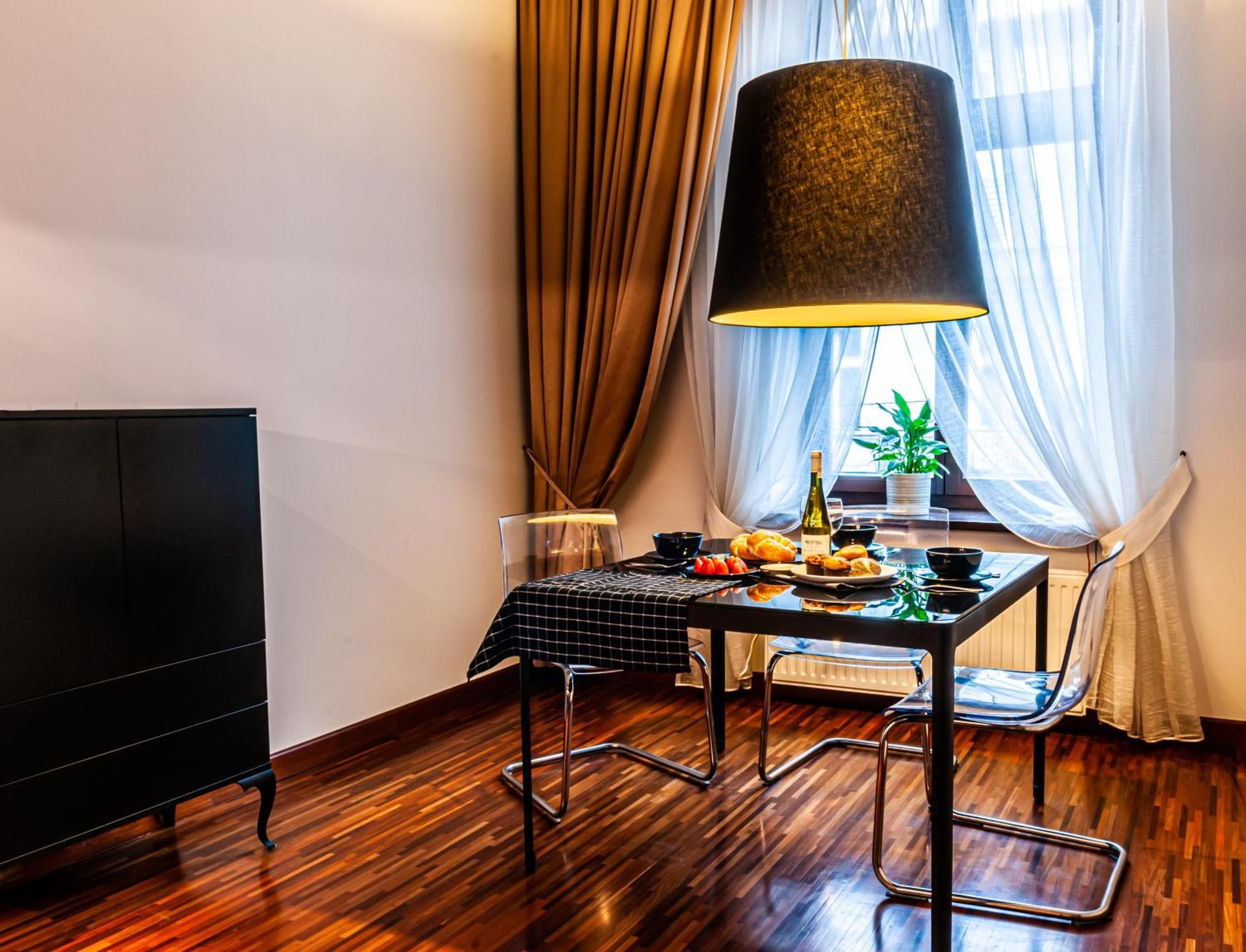 Home & Travel Λοτζ Εξωτερικό φωτογραφία