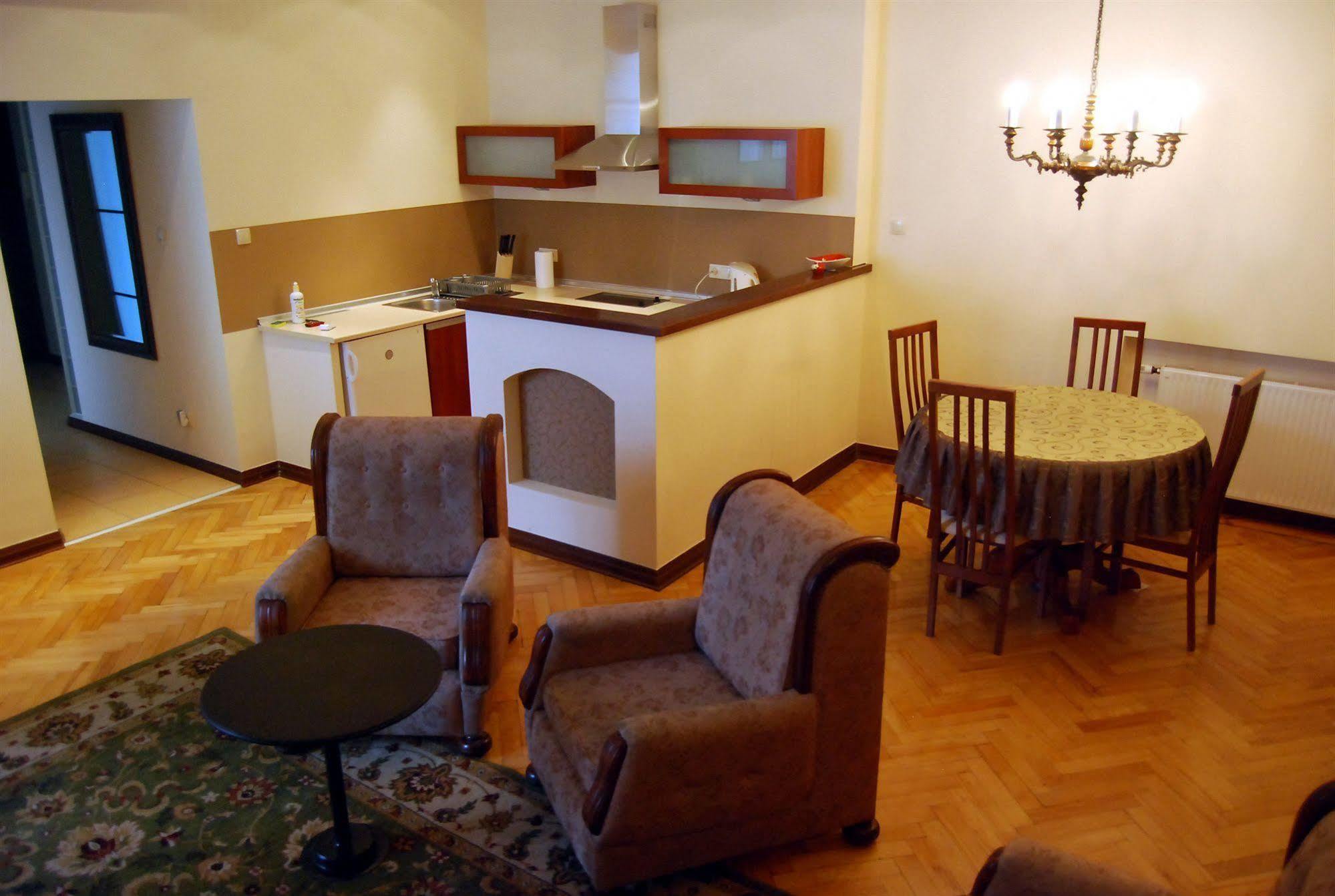 Home & Travel Λοτζ Εξωτερικό φωτογραφία