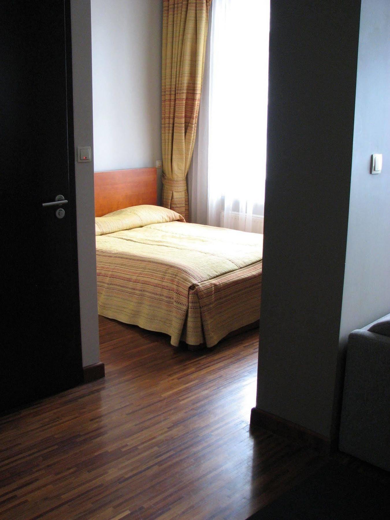Home & Travel Λοτζ Εξωτερικό φωτογραφία